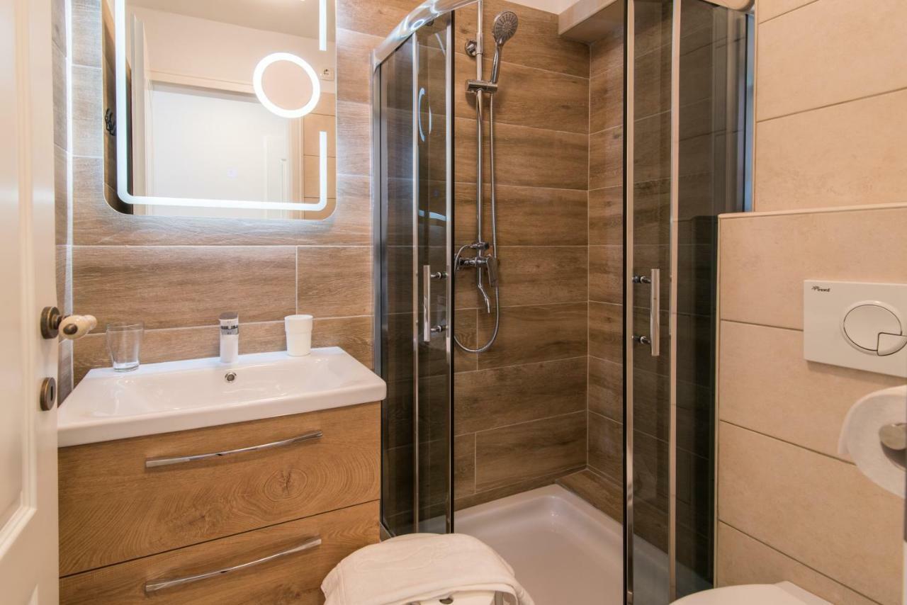 Sobe "Galeb" Hotel Vrbnik Eksteriør billede
